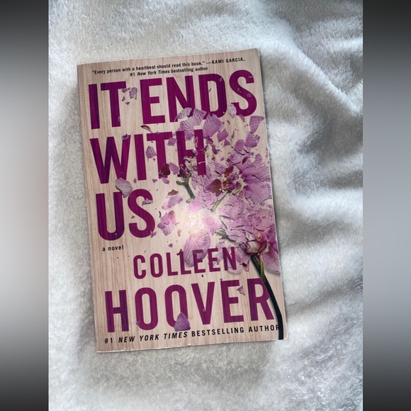 It Ends With Us by Colleen Hoover - Picture 1 of 2
